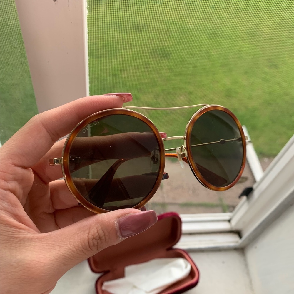 Authentic Gucci sunglasses - Picture 4 of 5